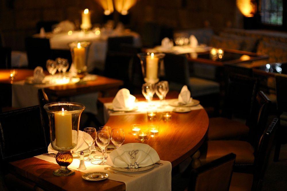 Landa Hotel Burgos Restoran gambar Candlelight dinner