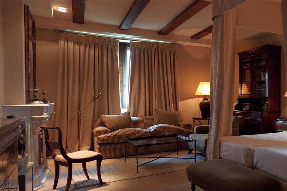 Landa Hotel Burgos Bilik gambar A room at the Hotel de la Villa d'Este