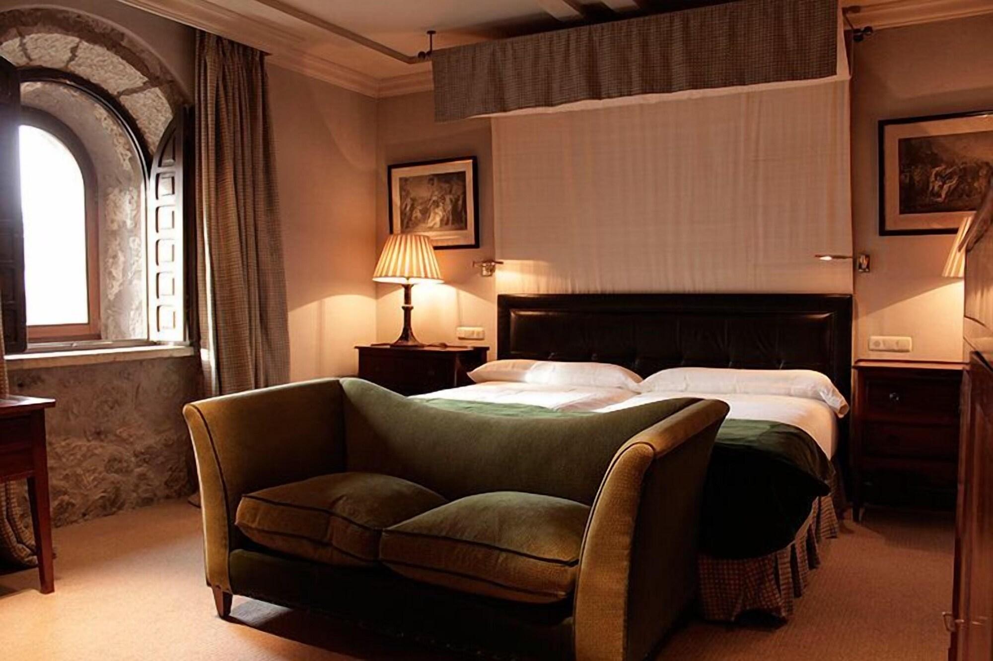 Landa Hotel Burgos Luaran gambar A room at the hotel