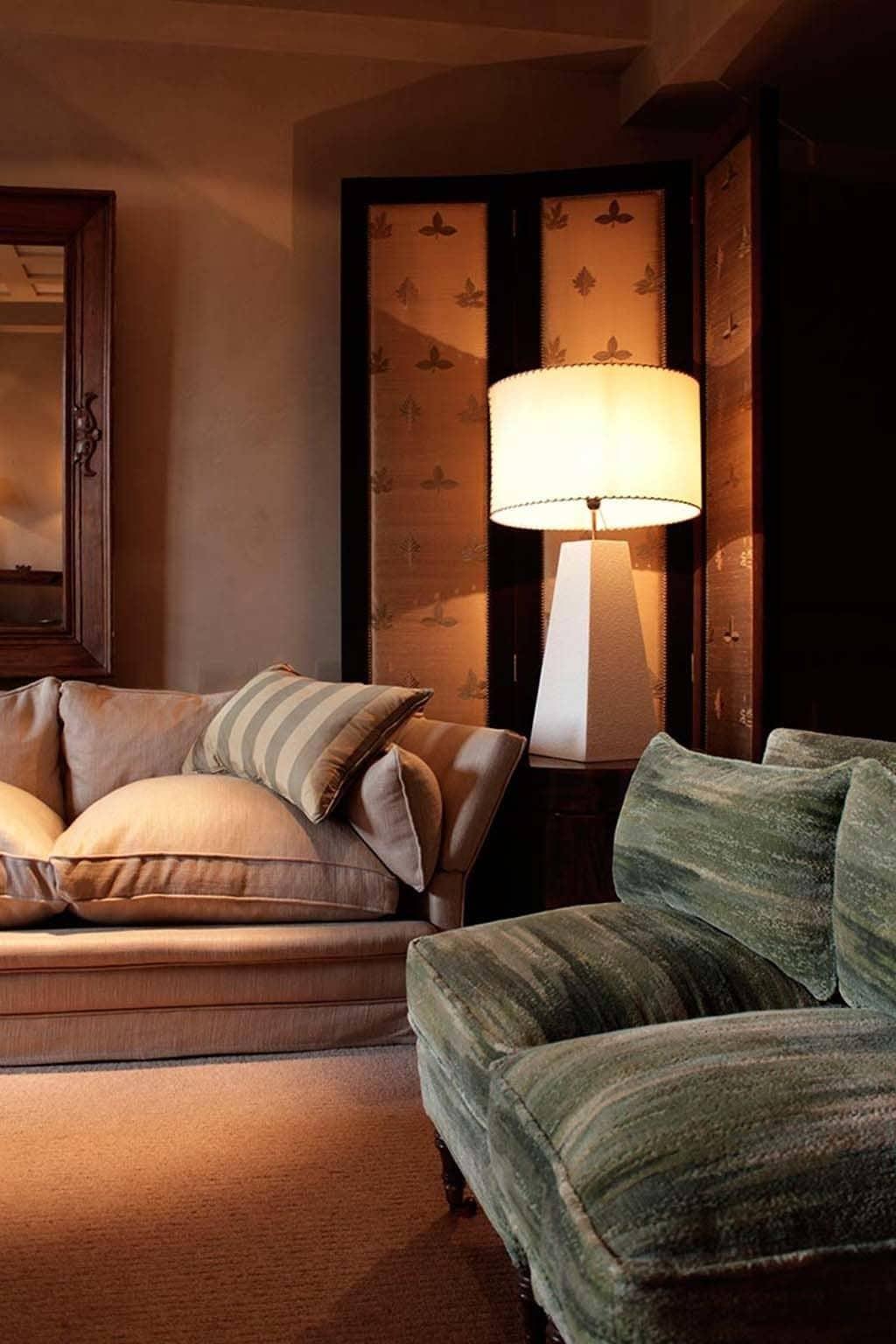 Landa Hotel Burgos Luaran gambar A table lamp