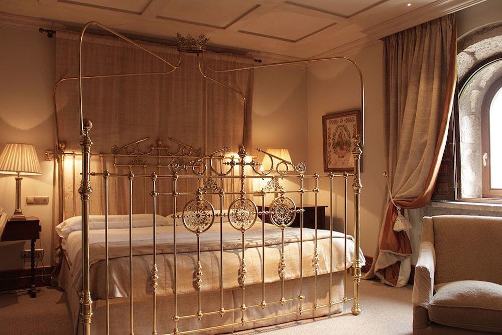 Landa Hotel Burgos Luaran gambar A room at the Hotel Excelsior