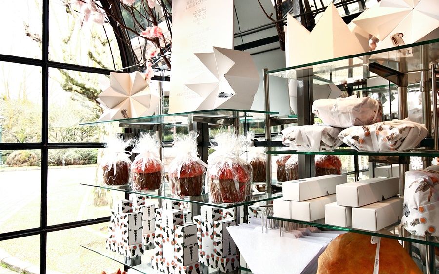 Landa Hotel Burgos Luaran gambar A display of chocolate truffles