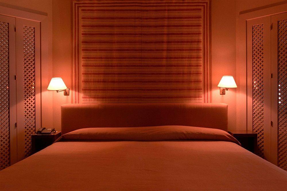 Landa Hotel Burgos Luaran gambar A bedroom at the Taj Mahal Palace