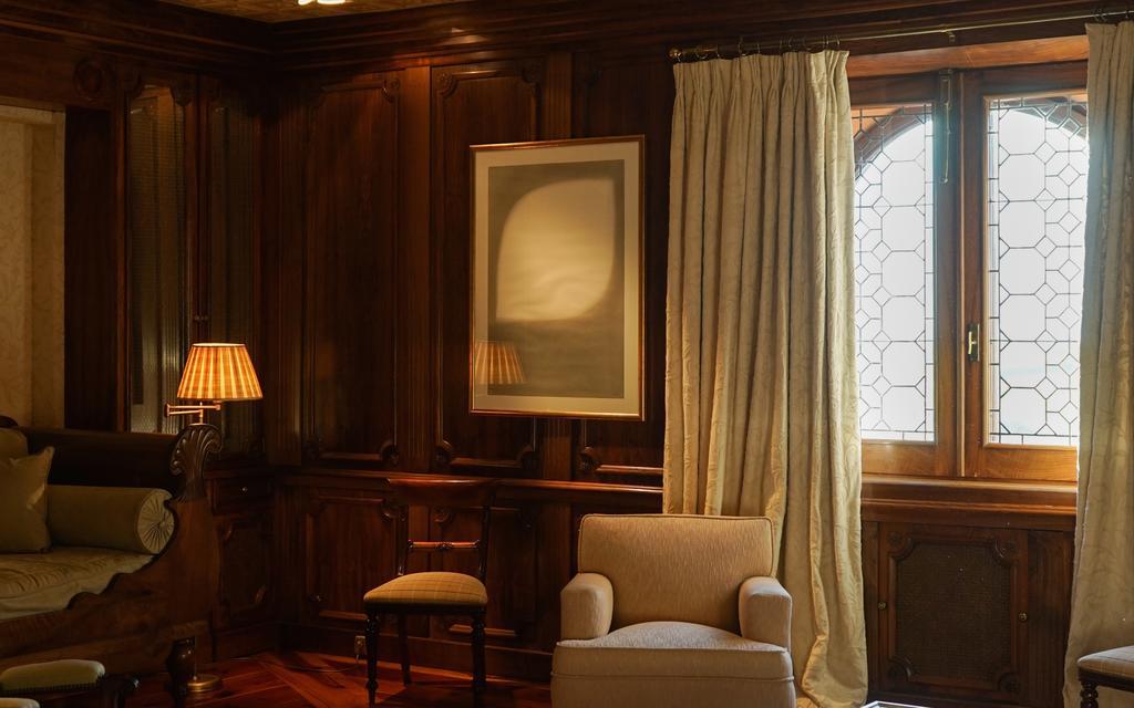 Landa Hotel Burgos Luaran gambar Curtains in a living room