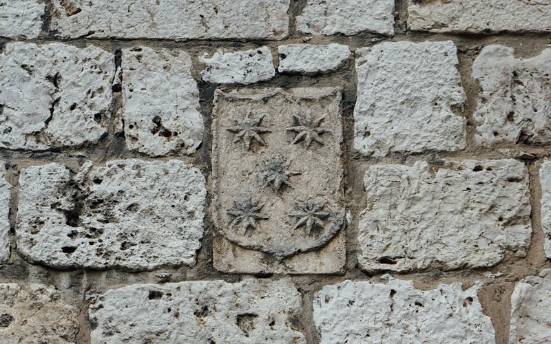 Landa Hotel Burgos Luaran gambar Coat of arms of the House of Hohenberg