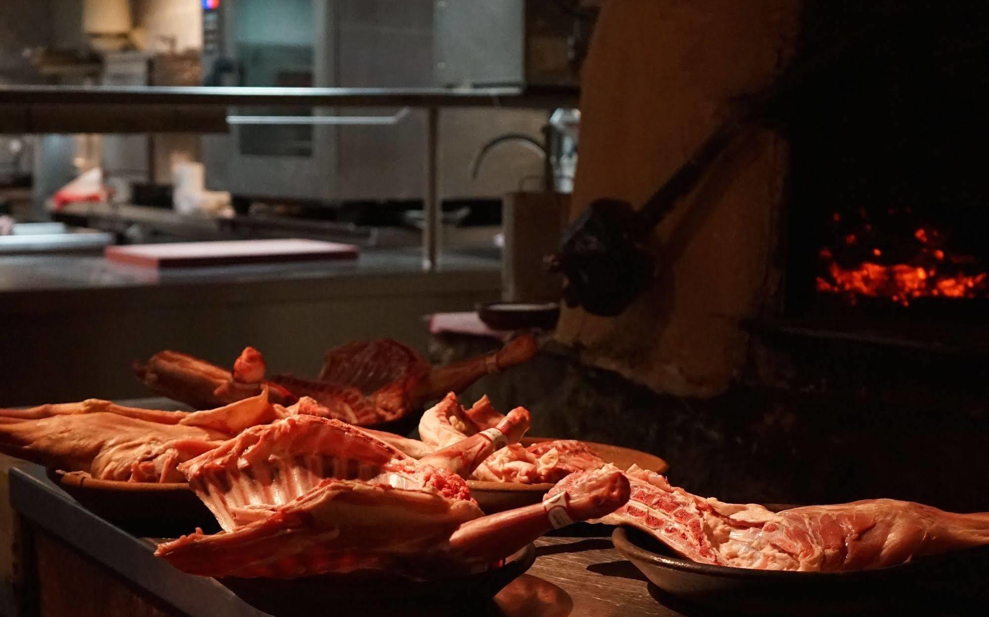 Landa Hotel Burgos Luaran gambar Cooking meat