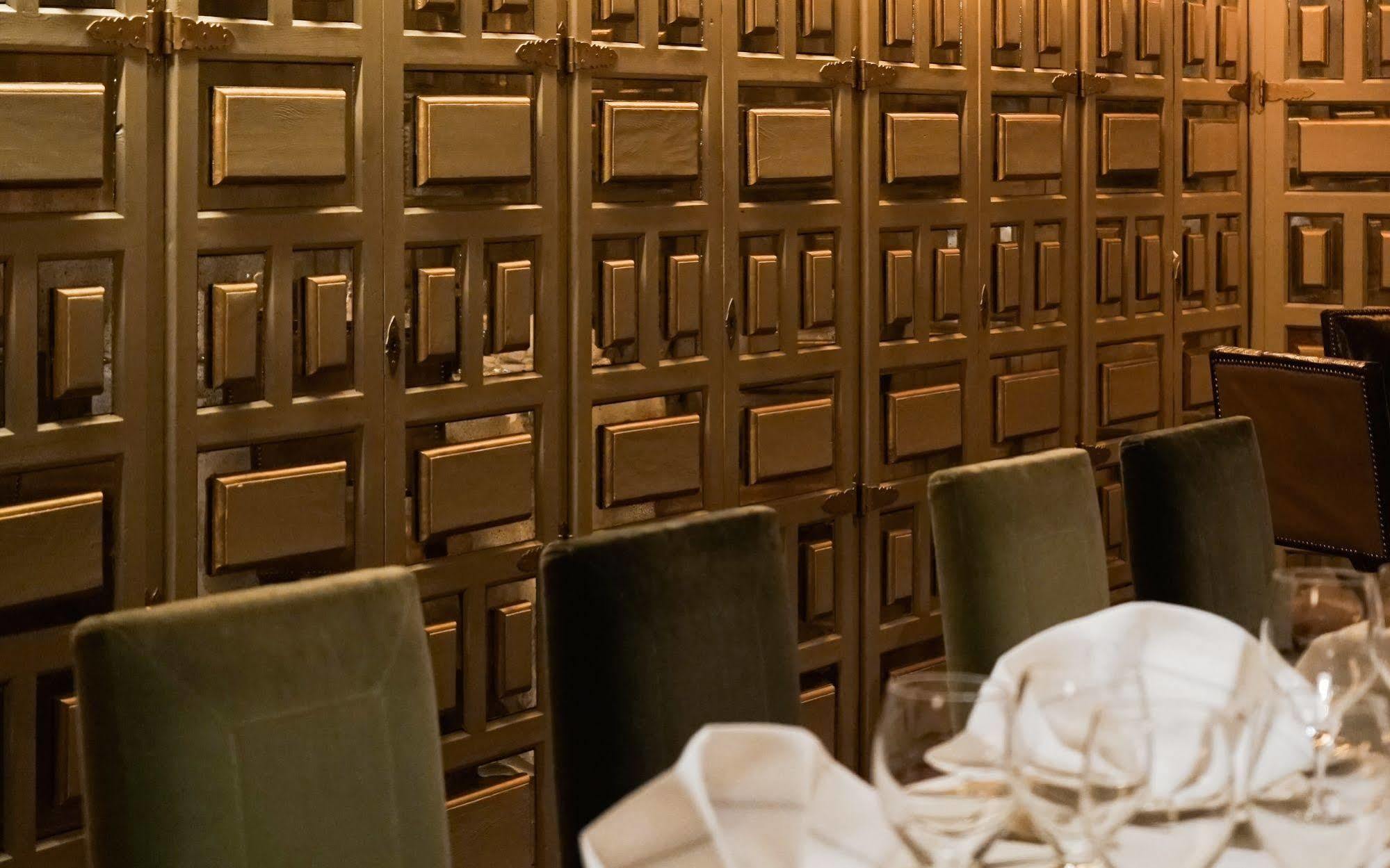 Landa Hotel Burgos Luaran gambar Gold bars in a bank vault